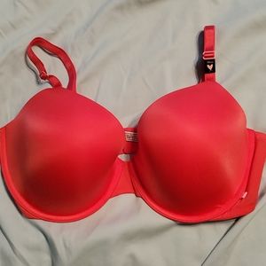 Victoria's Secret 38DD bra